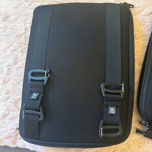Tom Bihn "10b" Cache, fits 9.7" iPad or iPad Pro, NWOT